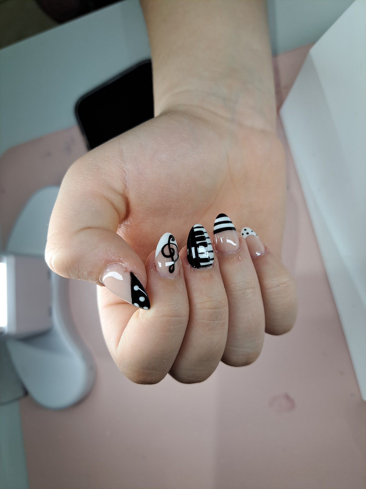 Gel manicure finish